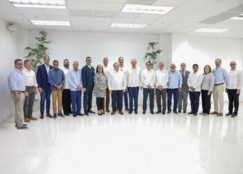 Presentan nuevas tecnologías del 911 a líderes de Santiago