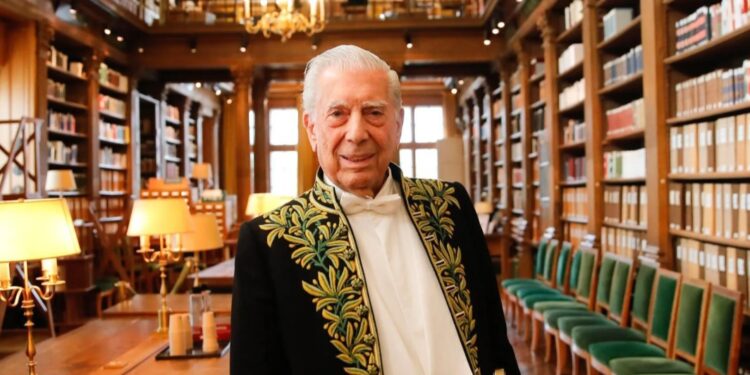 La Comunidad de Madrid concede a Vargas Llosa la Medalla Internacional de las Artes