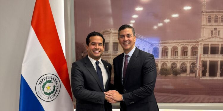 Presidente de Paraguay recibe al senador Omar Fernández