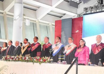 UFHEC celebra graduación con un llamado a construir una sociedad de éxito colectivo; inviste a 1,316
