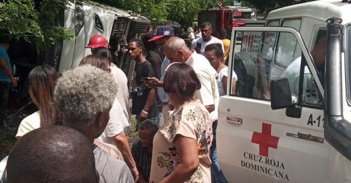 Sistema 911 coordina asistencia ante accidente de tránsito con múltiples atrapados