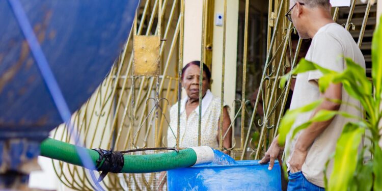 Omar Fernández hace llamado urgente a las autoridades por crisis de agua en la capital