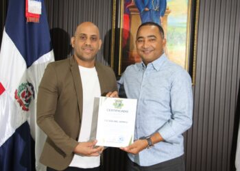 Escarling Abreu es reconocido por la Alcaldía de Punta Cana por su trayectoria como productor y arreglista