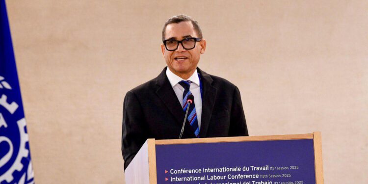 Eddy Olivares dice crecimiento económico debe generar empleos de calidad