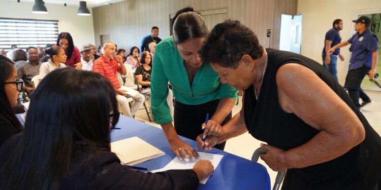 Continúan los pagos retroactivos: MIDE entrega más de 3 millones a pensionados militares