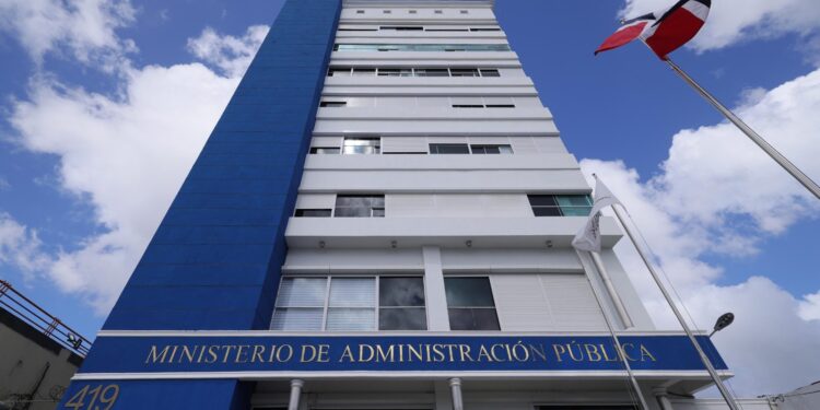 Nuevos horarios laborales en las oficinas públicas comenzarán en julio