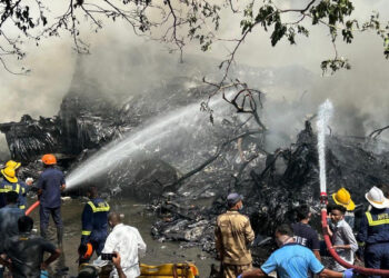 Se estrella un vuelo de Air India con 242 pasajeros con destino a Londres en la India