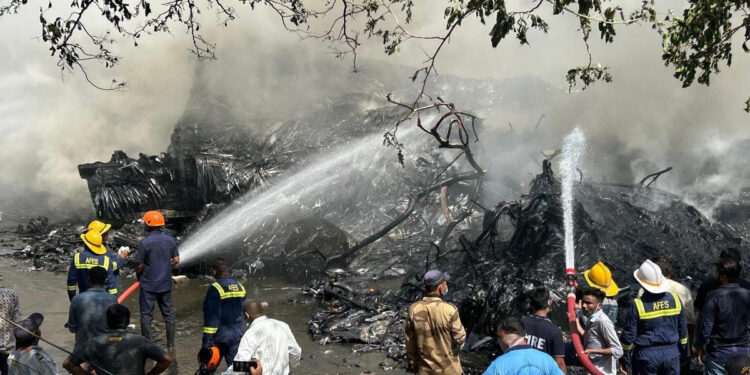 Se estrella un vuelo de Air India con 242 pasajeros con destino a Londres en la India
