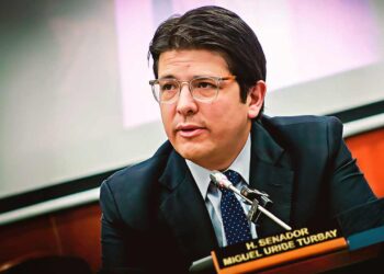 Senador colombiano herido en un atentado muestra «indicios de mejoría neurológica»