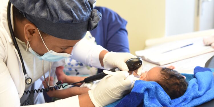 SNS destaca tasa mortalidad neonatal e infantil más baja registrada últimos 15 años