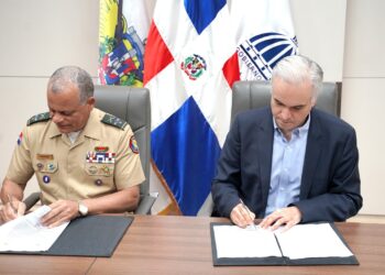 Gobierno producirá 150 mil butacas escolares a través de la Industria Militar para el año escolar