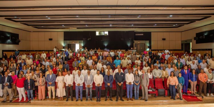 Contralor general sostiene encuentro con todos los supervisores y encargados de las Unidades de Auditoría Interna