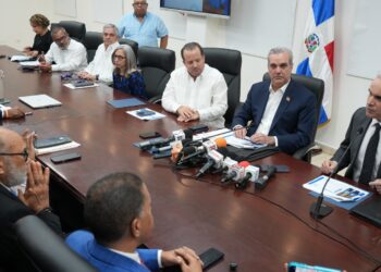 Abinader pondera que la alimentación escolar estará garantizada desde el primer día de clases