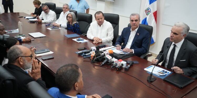 Abinader pondera que la alimentación escolar estará garantizada desde el primer día de clases