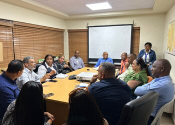 Edeeste sostiene encuentro con presidentes de juntas de vecinos de residenciales de la avenida Jacobo Majluta
