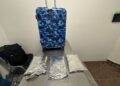 Detienen extranjero intentó viajar a España con tres láminas de presunta cocaína oculta en la maleta