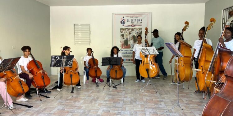 Sistema Punta Cana extiende llamado de admisión e incorpora a 100 niños músicos