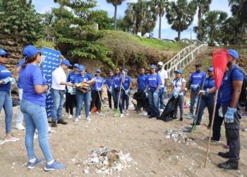 Colaboradores de Edeeste se unieron a la jornada del Día Mundial de Limpieza de Playas