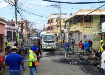 Dío Astacio lleva solución definitiva a Maquitería tras más de 40 años de inundaciones
