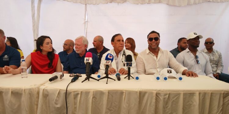 Más de mil 200 familias impactadas con sillas de rueda gratuitas de Wheelchair Foundation y Fundación Cruz Jiminián