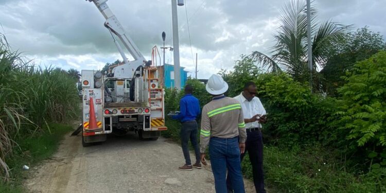 EDEESTE realiza operativo en Higüey y desmantela nueve transformadores instalados de forma irregular
