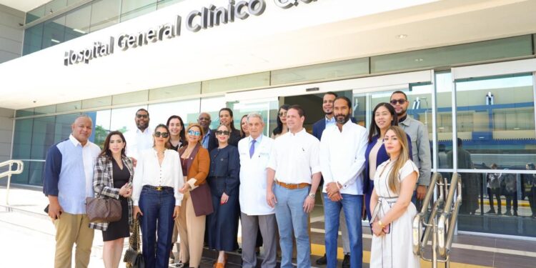 Ministro Bonilla realiza encuentro con “Amigos que Suman” en el Hospital Clínico-Quirúrgico Dr. José Joaquín Puello