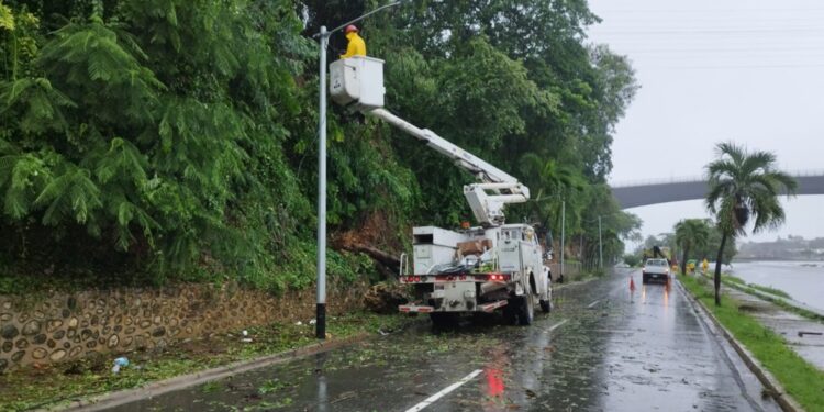 ETED informa avería en línea de transmisión Dajao – Monte Plata; condiciones climáticas dificultan labores de reparación