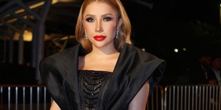 Jessica Campos deslumbra en los Glamour Music Awards 2025 con elegancia, estilo y presencia en la gran noche de la música