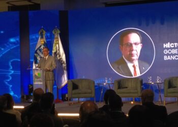 Gobernador del Banco Central agradece reconocimiento por su contribución a la estabilidad económica