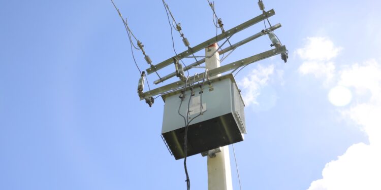 Edeeste y Pgase ejecutan operativo contra fraude eléctrico en La Altagracia y detectan pérdidas millonarias