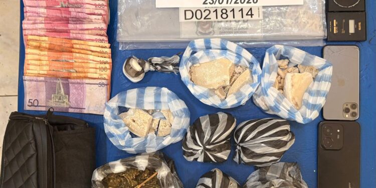 Capturan a dos hombres con más de 2 mil 700 gramos de cocaína, marihuana y crack