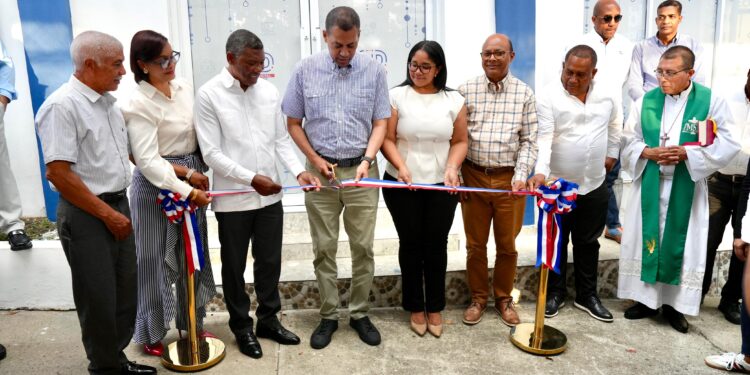 Indotel lleva fibra óptica y formación digital a Hondo Valle con nueva Sala Digital