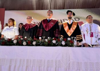 UFHEC gradúa 1,221 nuevos profesionales y destaca el rol de la educación para duplicar el PIB hacia 2036