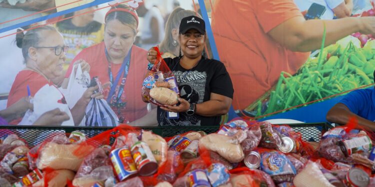 Inespre inicia venta de combos de habichuelas con dulce a RD$300 en la Feria Agropecuaria