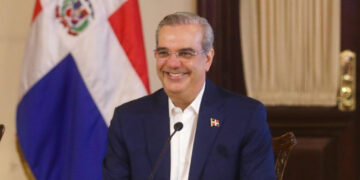 Presidente Abinader viaja este lunes a Francia; se reunirá con Emmanuel Macron