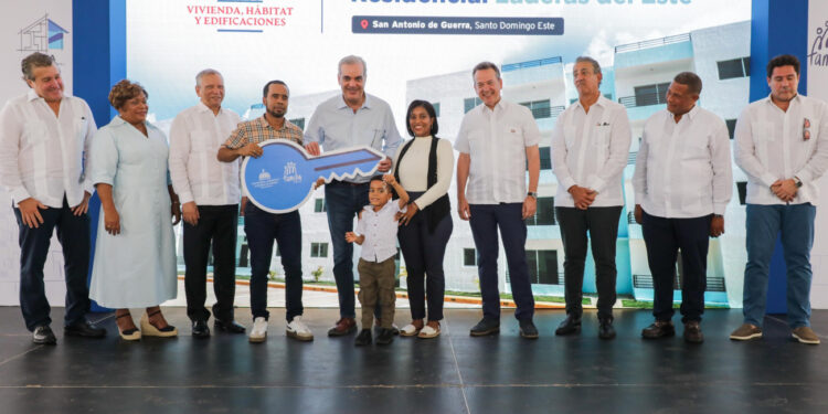 Abinader afirma que continuará respaldando construcciones de viviendas para beneficiar a los más necesitados