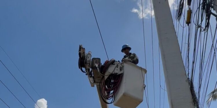 Edeeste desarrolla proyecto de inversión por US$245 mil para fortalecer redes eléctricas y alumbrado en La Victoria