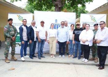 Gobierno beneficia a cientos de familias con servicios médicos y ayudas sociales en Valverde