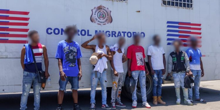 Migración deporta mil 360 extranjeros indocumentados: el 57.35% salió por Elías Piña