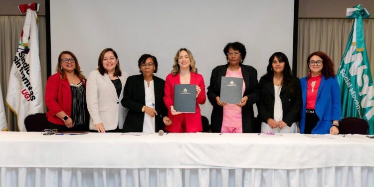 Celebran primera conferencia nacional de mujeres trabajadoras